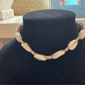 Super Cute Beach’y natural sea shell choker necklace adjustable